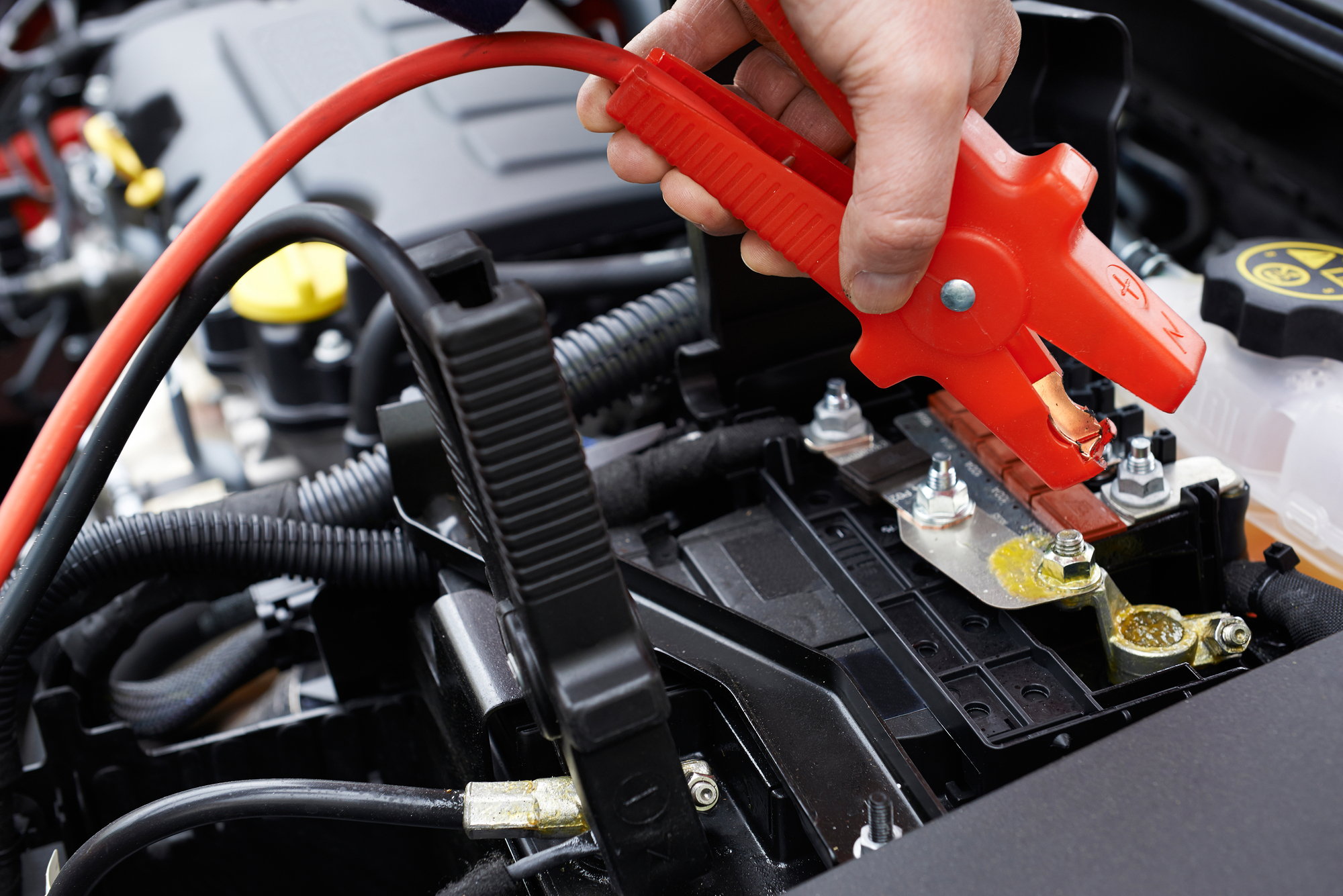 this image shows battery jump start service in Metairie, LA
